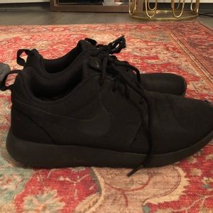 NIKE Roshe Run Sneaker